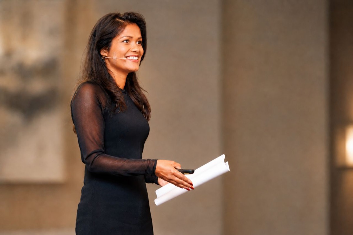 Shelly Razaaq, medeoprichter van Argus IQ, tijdens een presentatie